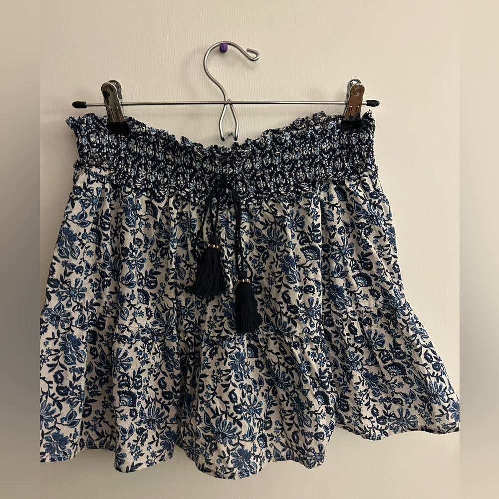 NWT Zara skirt! Adorable blue and white floral skirt in size xs